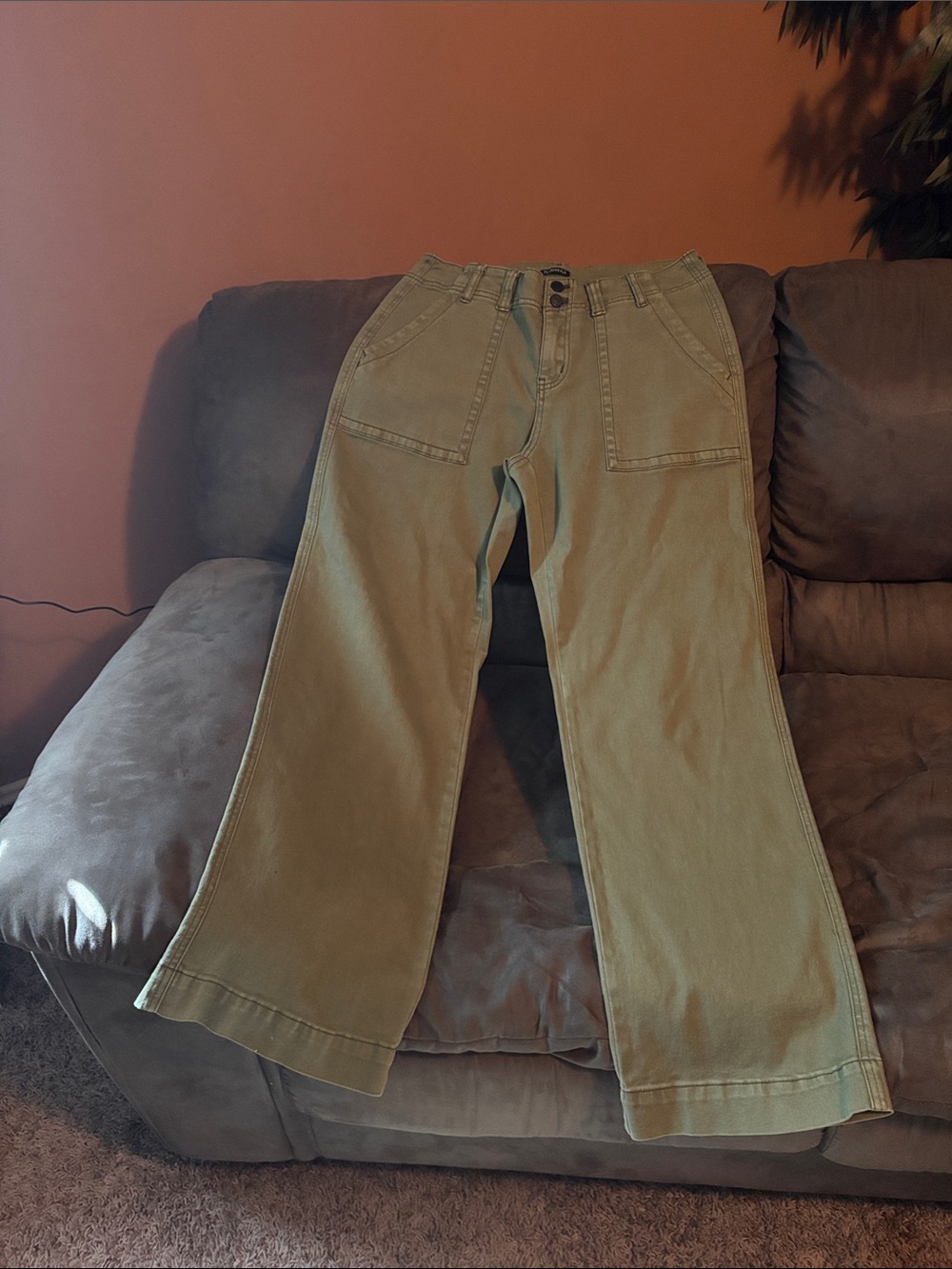 Women's Wide-Leg Chinos in Olive Green